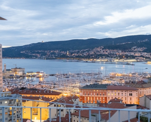 Blick_Hafen_Triest_Abend